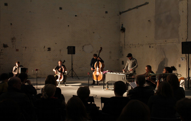 This Berlin-based ensemble of musicians is mainly formed by the Wandelweiser experimental music in Berlin