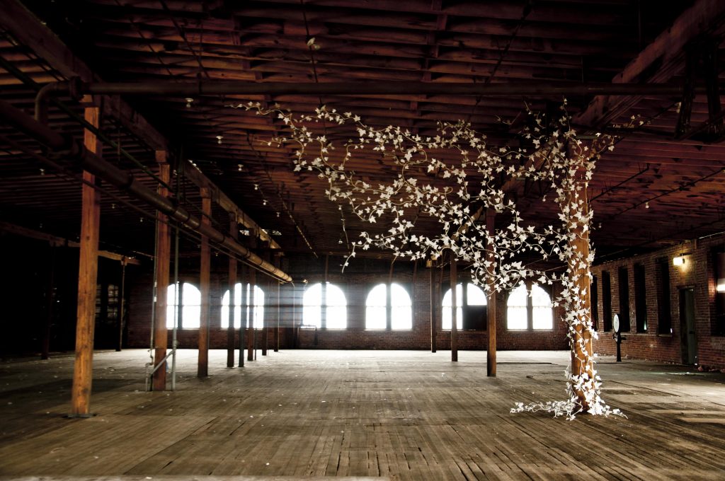 “Climbing ivy, Peoria” Site-specific Installation completed during a residency at “Prairie Art Center” Size: 4m x 3.5m x 0.3m (materials: local newspapers, iron wire, masking tape), 2013.